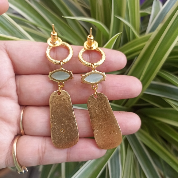 Handmade gold platted stone studded drop earrings - Picture 5 of 10